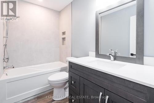 6 Oneida Crescent, Tiny, ON - Indoor Photo Showing Bathroom