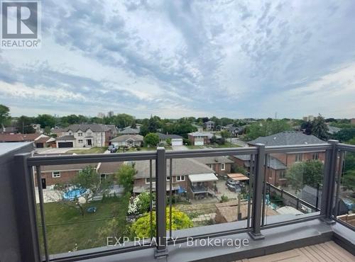 58 - 719 Lawrence Avenue W, Toronto, ON - Outdoor With View