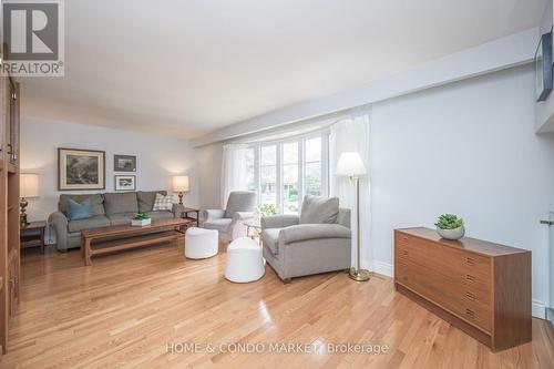 1796 Matena Avenue, Mississauga, ON - Indoor Photo Showing Living Room