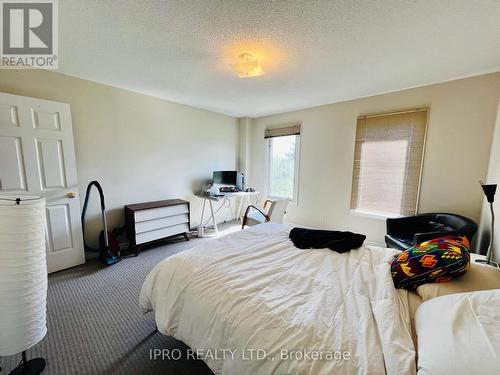 14 - 800 Dundas Street W, Mississauga, ON - Indoor Photo Showing Bedroom