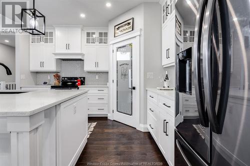 22 Olive Drive, Leamington, ON - Indoor Photo Showing Kitchen