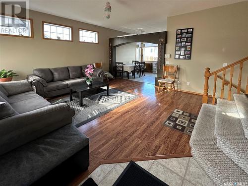 842 Schwarzfeld Place, Regina, SK - Indoor Photo Showing Living Room