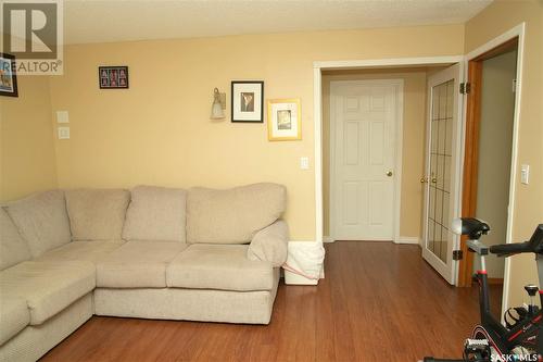 842 Schwarzfeld Place, Regina, SK - Indoor Photo Showing Living Room