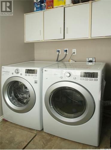 842 Schwarzfeld Place, Regina, SK - Indoor Photo Showing Laundry Room