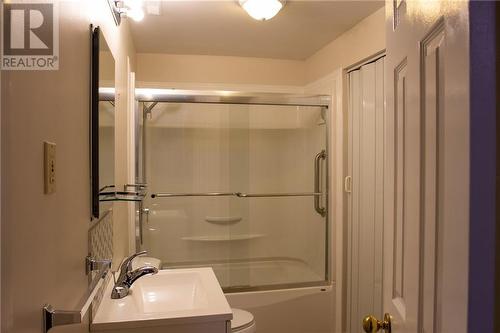 Updated 4-piece Bathroom - Basement - 728 Champlain Drive, Cornwall, ON - Indoor Photo Showing Bathroom