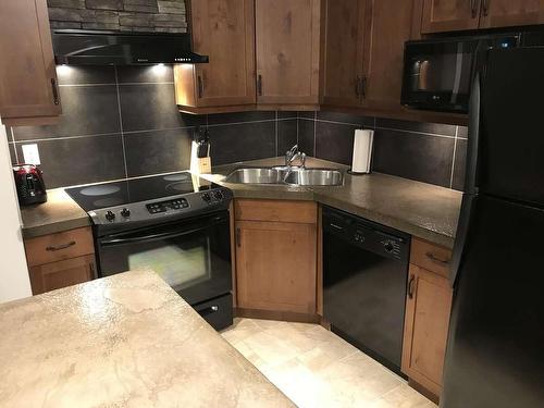 1214 - 7495 Columbia Avenue, Radium Hot Springs, BC - Indoor Photo Showing Kitchen With Double Sink