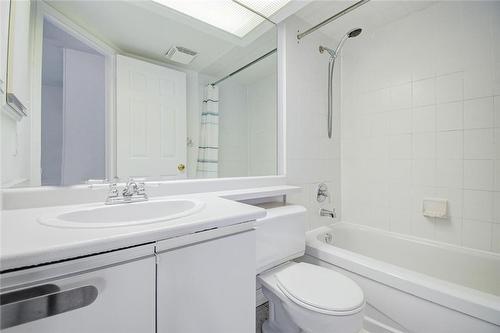 40 Scollard Street|Unit #404, Toronto, ON - Indoor Photo Showing Bathroom