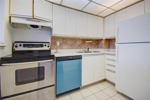 40 Scollard Street|Unit #404, Toronto, ON - Indoor Photo Showing Kitchen