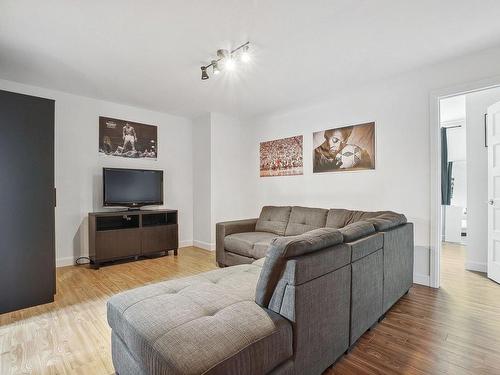 Salle familiale - 425 Rue Des Groseilliers, Otterburn Park, QC - Indoor Photo Showing Living Room