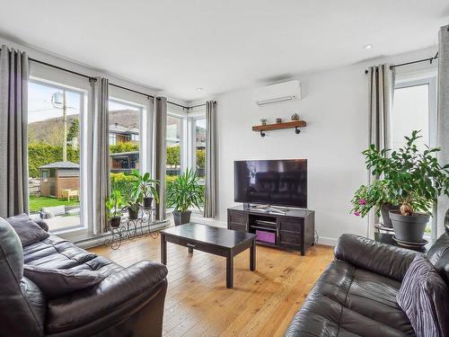 Living room - 425 Rue Des Groseilliers, Otterburn Park, QC - Indoor Photo Showing Living Room