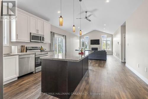 74 Ritchie Crescent, Springwater, ON - Indoor Photo Showing Kitchen With Upgraded Kitchen