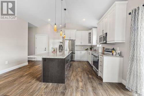 74 Ritchie Crescent, Springwater, ON - Indoor Photo Showing Kitchen With Upgraded Kitchen