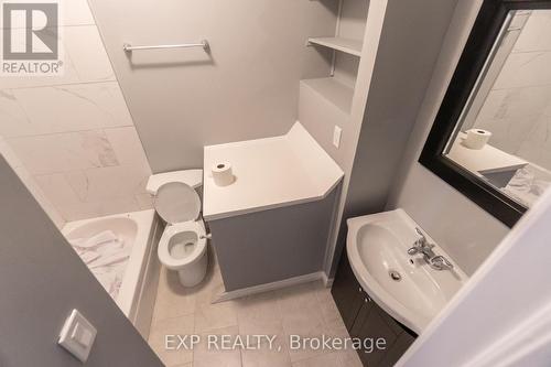 130 York Street, St. Catharines, ON -  Photo Showing Bathroom