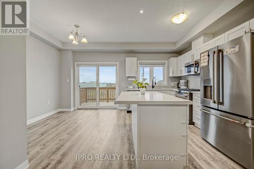 36 Canary Grass Boulevard, Hamilton, ON - Indoor Photo Showing Kitchen With Upgraded Kitchen