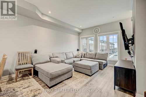 36 Canary Grass Boulevard, Hamilton, ON - Indoor Photo Showing Living Room