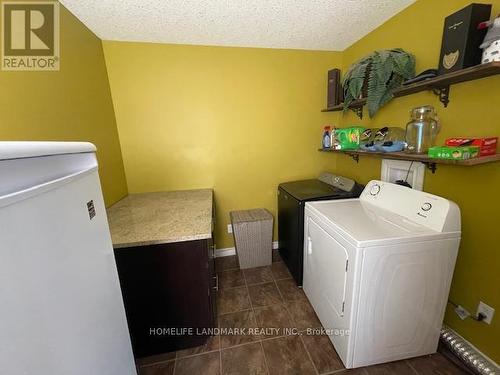 128 Southview Court, Woodstock, ON - Indoor Photo Showing Laundry Room