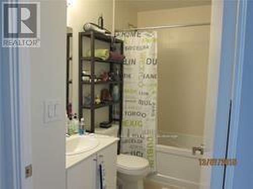 2210 - 3985 Grand Park Drive, Mississauga, ON - Indoor Photo Showing Bathroom