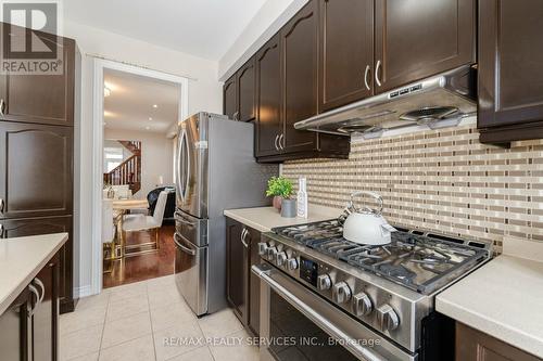 8 Constance Street, Brampton, ON - Indoor Photo Showing Kitchen With Upgraded Kitchen