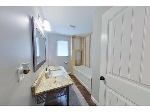 2053 Harris Road, Cranbrook, BC - Indoor Photo Showing Bathroom