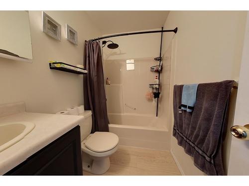 1 - 2504 12Th Street N, Cranbrook, BC - Indoor Photo Showing Bathroom