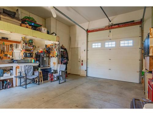 75 Walnut Avenue, Fruitvale, BC - Indoor Photo Showing Garage