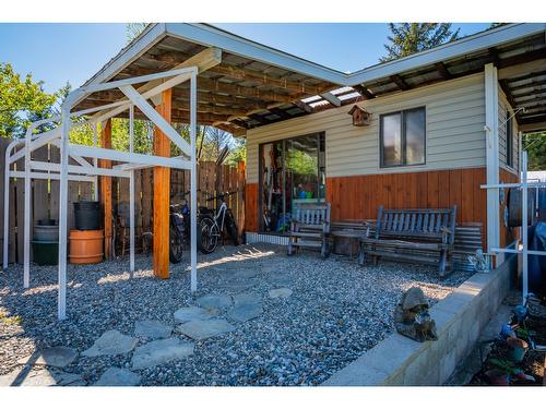 75 Walnut Avenue, Fruitvale, BC - Outdoor With Deck Patio Veranda
