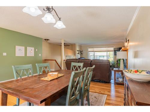 75 Walnut Avenue, Fruitvale, BC - Indoor Photo Showing Dining Room