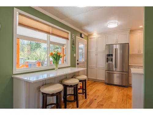 75 Walnut Avenue, Fruitvale, BC - Indoor Photo Showing Kitchen