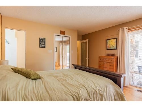 75 Walnut Avenue, Fruitvale, BC - Indoor Photo Showing Bedroom