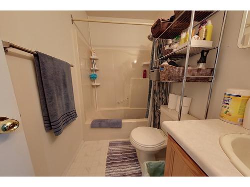 2 - 2504 12Th Street N, Cranbrook, BC - Indoor Photo Showing Bathroom