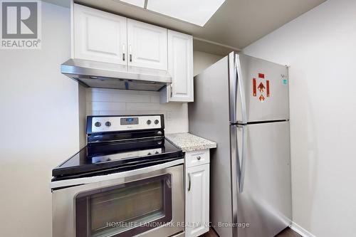 2312 - 1001 Bay Street, Toronto, ON - Indoor Photo Showing Kitchen