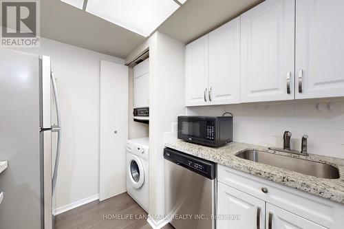 2312 - 1001 Bay Street, Toronto, ON - Indoor Photo Showing Laundry Room
