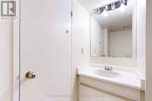 2312 - 1001 Bay Street, Toronto, ON - Indoor Photo Showing Bathroom
