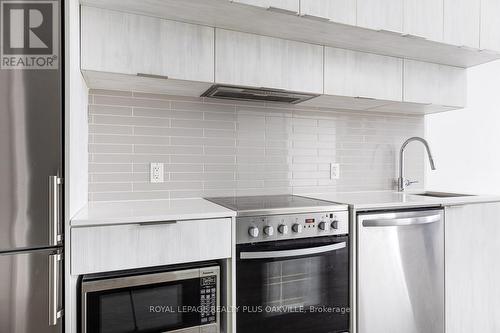 5502 - 181 Dundas Street E, Toronto, ON - Indoor Photo Showing Kitchen With Upgraded Kitchen