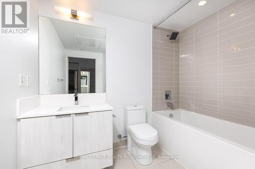 5502 - 181 Dundas Street E, Toronto, ON - Indoor Photo Showing Bathroom