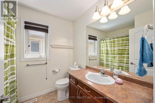 2107 Beaverbrook Avenue, London, ON - Indoor Photo Showing Bathroom