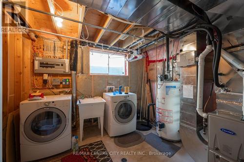 2107 Beaverbrook Avenue, London, ON - Indoor Photo Showing Laundry Room
