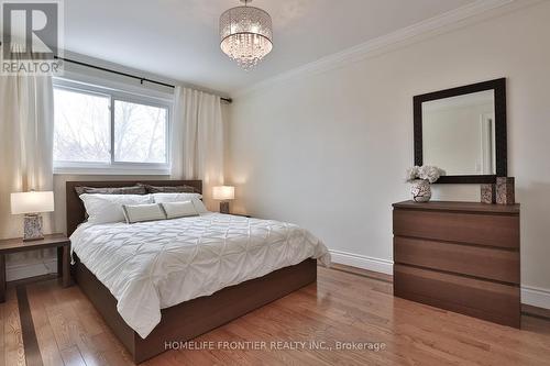 121 Bolton Avenue, Newmarket, ON - Indoor Photo Showing Bedroom