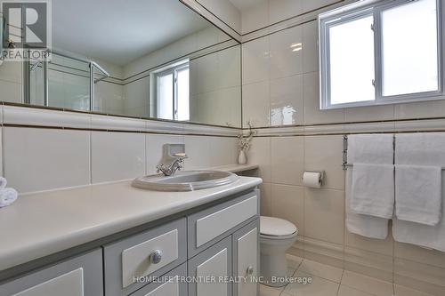 121 Bolton Avenue, Newmarket, ON - Indoor Photo Showing Bathroom