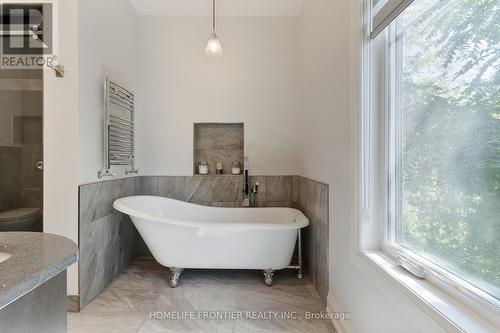 1648 Roslyn Avenue, Innisfil, ON - Indoor Photo Showing Bathroom