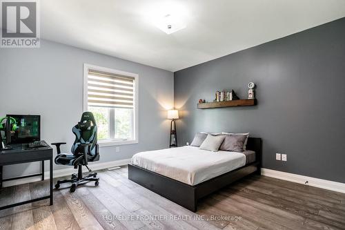 1648 Roslyn Avenue, Innisfil, ON - Indoor Photo Showing Bedroom