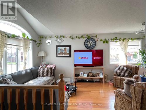 14 Crompton Drive, Barrie (Little Lake), ON - Indoor Photo Showing Living Room