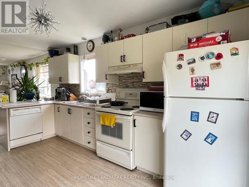 14 Crompton Drive, Barrie (Little Lake), ON - Indoor Photo Showing Kitchen