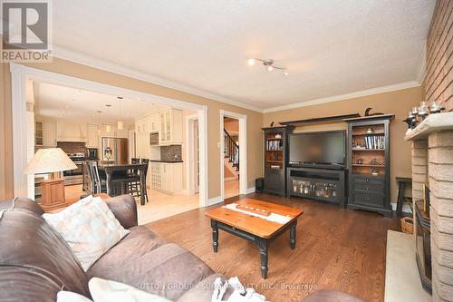 7262 Windrush Court, Mississauga, ON - Indoor Photo Showing Living Room