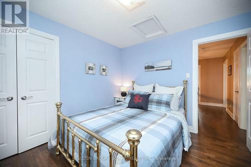 7262 Windrush Court, Mississauga, ON - Indoor Photo Showing Bedroom