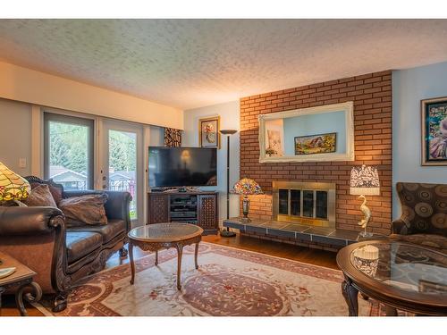 3832 Woodland Drive, Trail, BC - Indoor Photo Showing Living Room With Fireplace