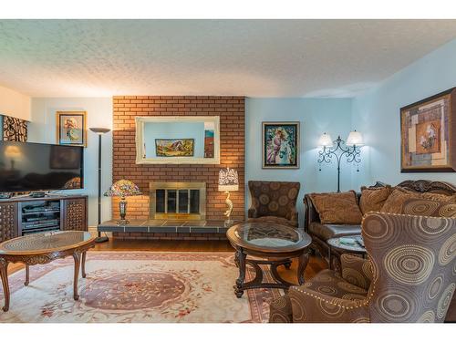 3832 Woodland Drive, Trail, BC - Indoor Photo Showing Living Room With Fireplace