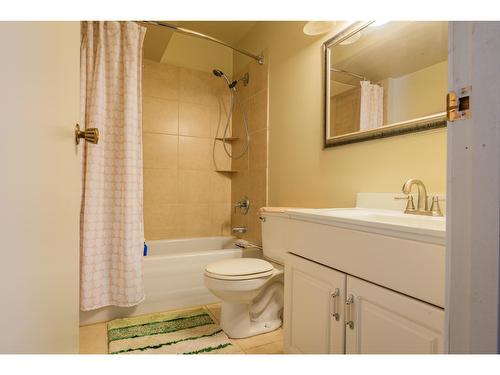 3832 Woodland Drive, Trail, BC - Indoor Photo Showing Bathroom