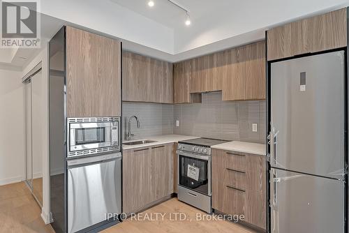 5209 - 501 Yonge Street, Toronto, ON - Indoor Photo Showing Kitchen With Upgraded Kitchen