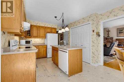 580 Rosecliffe Terrace, London, ON - Indoor Photo Showing Kitchen With Double Sink